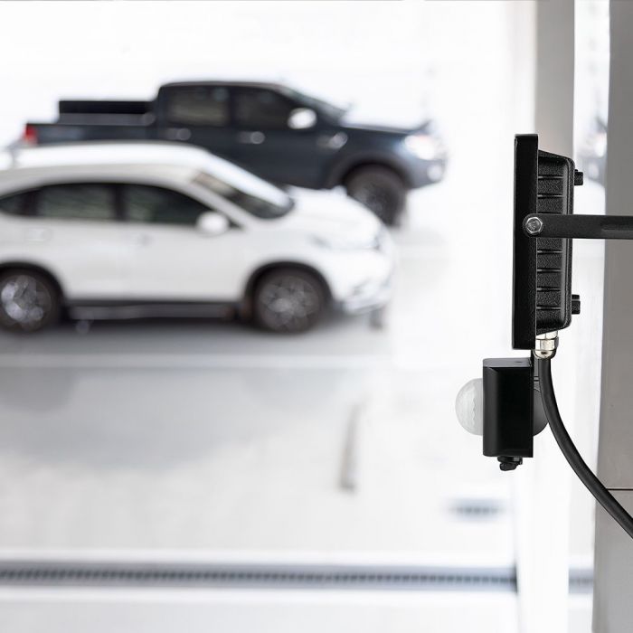 438-a1_268 LED прожектор със сензор за движение 10W 3000K VT-10-S V-TAC черен | AVStore