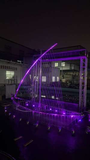 Светещ фонтан във форма на лодка 4.5/1.3/3.2 метра | AVStore